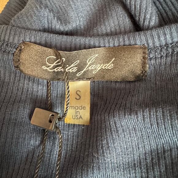 Laila Jayde Fitted Ribbed Scoop Neck 1/2 Sleeve Top Dark Denim NWT Small - Picture 7 of 9